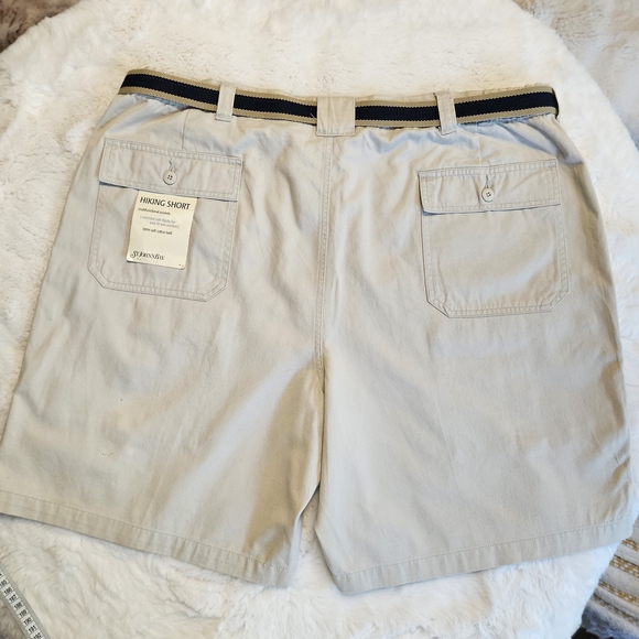 NWOT St. John's Bay Mens Belted Khaki Shorts Size 38 Beige Cotton Pocket Tag - Picture 3 of 11